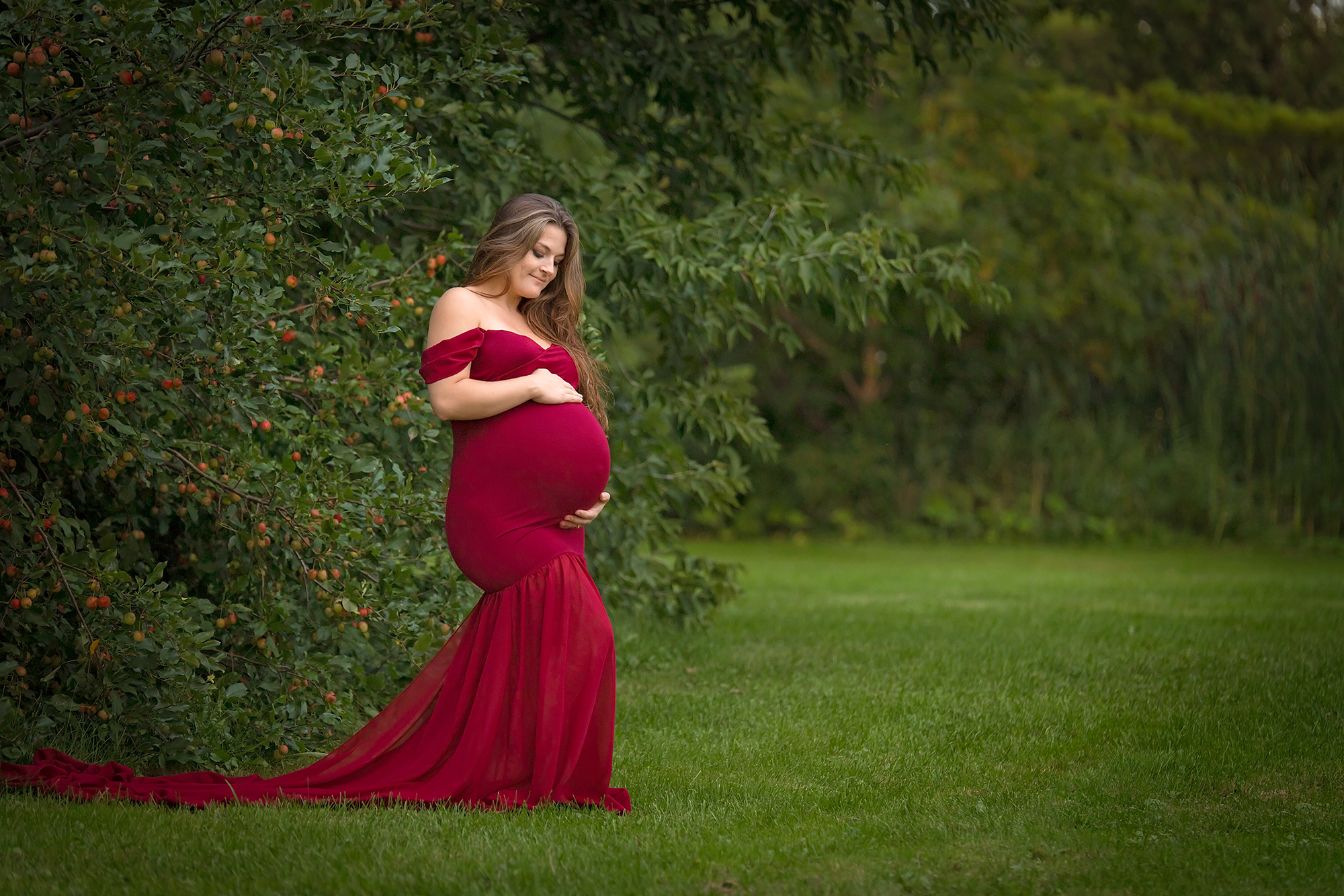 Maternity-Photographer-Red-gown